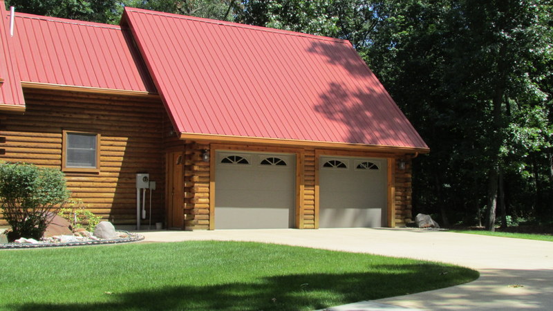 Red-roofed log structure with seamless guttering